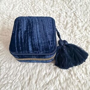 🌟 New Sezane Elegant Navy Velvet Jewelry Box